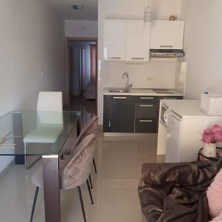 Apartment In 7530