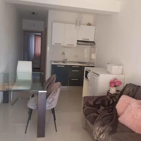 Apartment In 7530